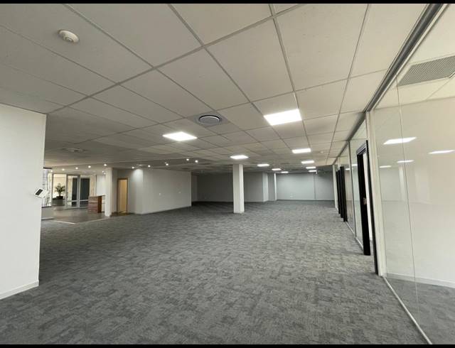 412M² OFFICE TO LET IN BRYANSTON